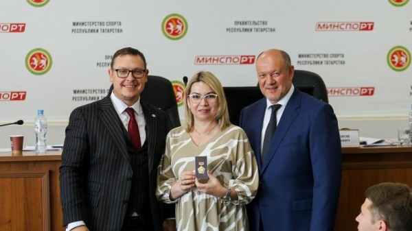В Министерстве спорта Республики Татарстан состоялось вручение первых памятных медалей «90 лет ГТО» В Министерстве спорта Республики Татарстан состоялось вручение первых памятных медалей «90 лет ГТО»