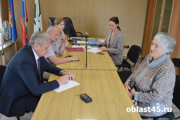 Жители Зауралья рассказали сенатору об отсутствии дров и воды