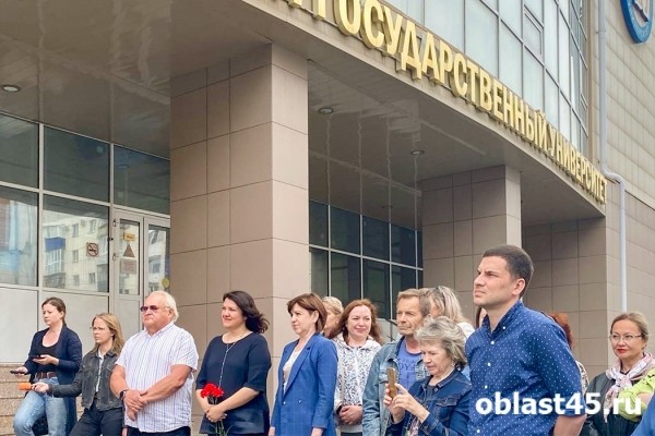 В Кургане увековечили память о первом ректоре госуниверситета В Кургане увековечили память о первом ректоре госуниверситета