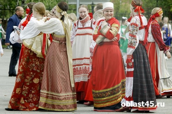 На районном фестивале зауральцам предлагают самим сделать деньги и подняться в воздух