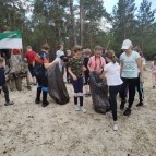 
											На популярном пляже Кургана прошла акция по уборке мусора									