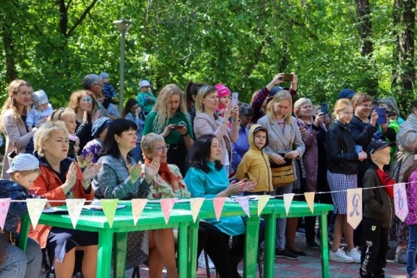 Курганцы отметили День защиты детей &laquo;Парадом колясок&raquo;