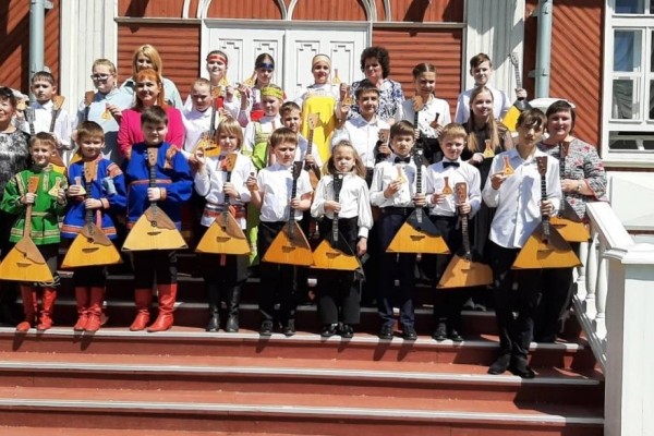 Баттл балалаек: в Кургане прошёл музыкальный флешмоб 