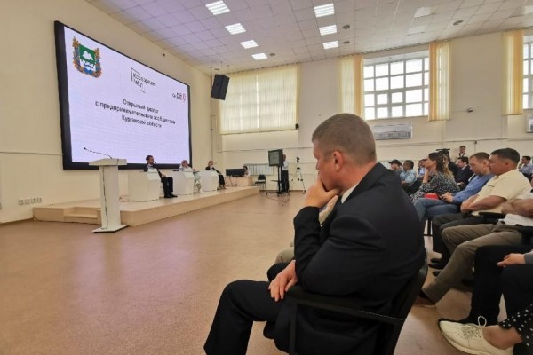 В Кургане открыто поговорили с предпринимателями В Кургане открыто поговорили с предпринимателями