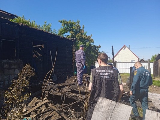 В Притобольном районе по факту гибели двух детей и женщины в результате пожара возбуждено уголовное дело В Притобольном районе по факту гибели двух детей и женщины в результате пожара возбуждено уголовное дело