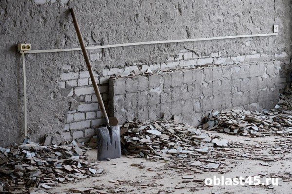 В Кургане больницу разбирают по кирпичам В Кургане больницу разбирают по кирпичам