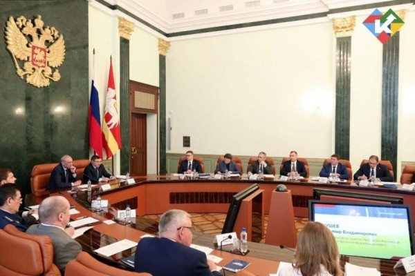 Вадим Шумков рассказал полпреду о мирном соседстве национальностей в регионе