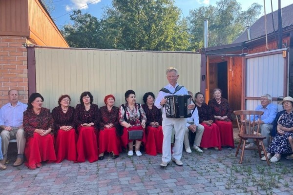 В Кургане на «Воронинских посиделках» пели песни из кинофильмов В Кургане на «Воронинских посиделках» пели песни из кинофильмов