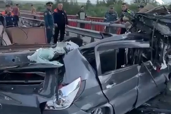 В массовой аварии на Омском мосту погибла девушка В массовой аварии на Омском мосту погибла девушка