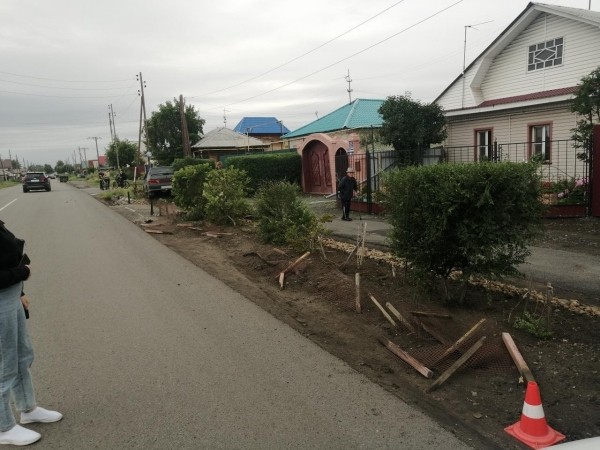 В Кургане пьяный водитель снёс забор и пенсионерку