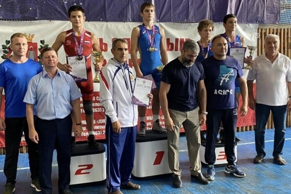 Спортсмен из Кургана завоевал в Ростове серебро по греко-римской борьбе Спортсмен из Кургана завоевал в Ростове серебро по греко-римской борьбе