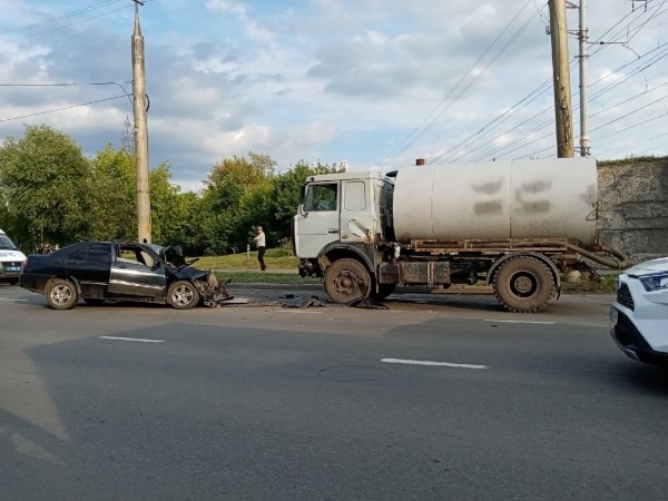 Курганца госпитализировали после аварии с КАМАЗом Курганца госпитализировали после аварии с КАМАЗом