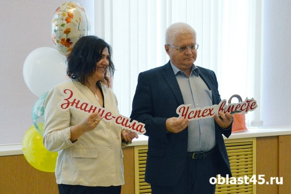 Педагоги Курганской области получили награды и напутствия перед 1 сентября Педагоги Курганской области получили награды и напутствия перед 1 сентября