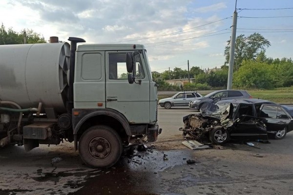В Кургане водитель погиб после лобового столкновения с тягачом В Кургане водитель погиб после лобового столкновения с тягачом