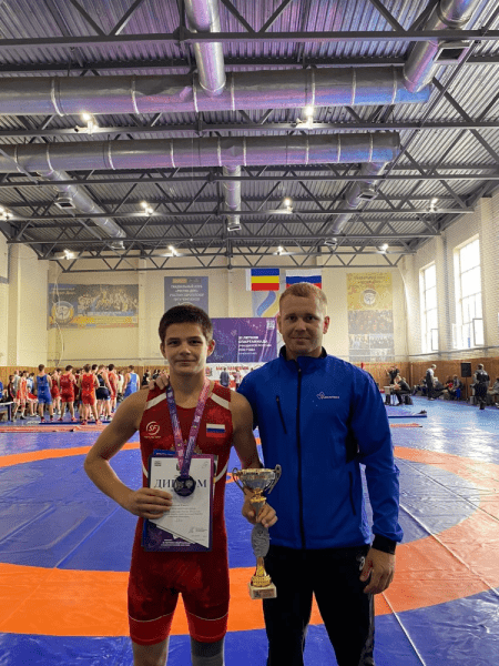Спортсмен из Кургана завоевал в Ростове серебро по греко-римской борьбе Спортсмен из Кургана завоевал в Ростове серебро по греко-римской борьбе