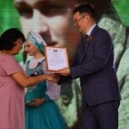 Руководители региональных органов власти вручили награды труженикам села
Руководители региональных органов власти вручили награды труженикам села
