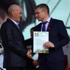 Руководители региональных органов власти вручили награды труженикам села
Руководители региональных органов власти вручили награды труженикам села