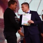 Руководители региональных органов власти вручили награды труженикам села
Руководители региональных органов власти вручили награды труженикам села