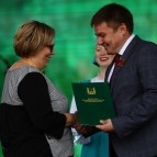 Руководители региональных органов власти вручили награды труженикам села
Руководители региональных органов власти вручили награды труженикам села