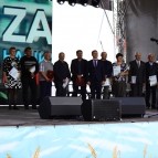 Руководители региональных органов власти вручили награды труженикам села
Руководители региональных органов власти вручили награды труженикам села