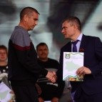 Руководители региональных органов власти вручили награды труженикам села
Руководители региональных органов власти вручили награды труженикам села