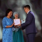 Руководители региональных органов власти вручили награды труженикам села
Руководители региональных органов власти вручили награды труженикам села