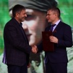 Руководители региональных органов власти вручили награды труженикам села
Руководители региональных органов власти вручили награды труженикам села