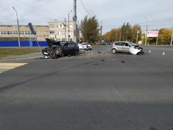 В Кургане в нескольких ДТП пострадали люди В Кургане в нескольких ДТП пострадали люди