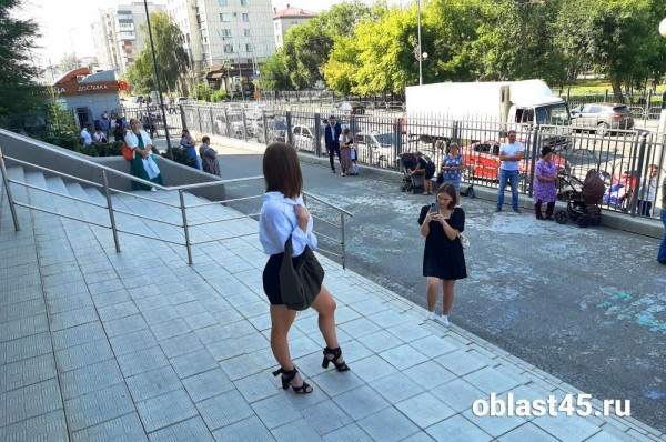 &laquo;У нас учатся лучшие&raquo;. Курганская гимназия отмечает юбилей