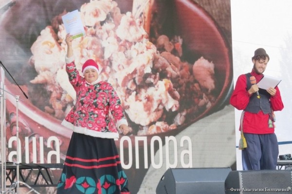 В День тружеников села на Троицкой площади Кургана выступила Пелагея