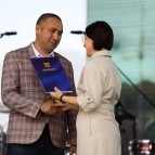 Руководители региональных органов власти вручили награды труженикам села
Руководители региональных органов власти вручили награды труженикам села