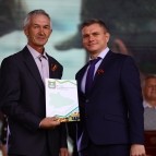 Руководители региональных органов власти вручили награды труженикам села
Руководители региональных органов власти вручили награды труженикам села