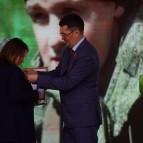 Руководители региональных органов власти вручили награды труженикам села
Руководители региональных органов власти вручили награды труженикам села