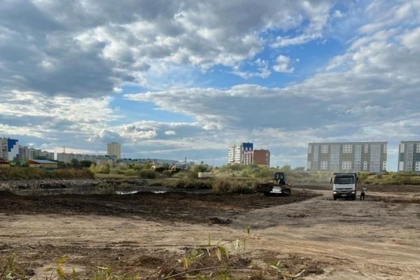 Более 30 тысяч тонн грунта завезли в новый курганский парк Более 30 тысяч тонн грунта завезли в новый курганский парк