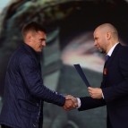 Руководители региональных органов власти вручили награды труженикам села
Руководители региональных органов власти вручили награды труженикам села
