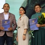 Руководители региональных органов власти вручили награды труженикам села
Руководители региональных органов власти вручили награды труженикам села