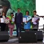 Руководители региональных органов власти вручили награды труженикам села
Руководители региональных органов власти вручили награды труженикам села