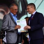 Руководители региональных органов власти вручили награды труженикам села
Руководители региональных органов власти вручили награды труженикам села
