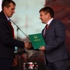 Руководители региональных органов власти вручили награды труженикам села
Руководители региональных органов власти вручили награды труженикам села