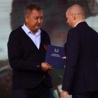 Руководители региональных органов власти вручили награды труженикам села
Руководители региональных органов власти вручили награды труженикам села