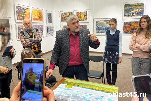 &laquo;Тоньше чувствует биение сердца&raquo;: в Кургане открылась акварельная выставка