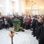 
											Губернатор Вадим Шумков принял участие в литургии перед крестным ходом с чудотворной Феодоровской иконой									