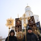 
											Губернатор Вадим Шумков принял участие в литургии перед крестным ходом с чудотворной Феодоровской иконой									