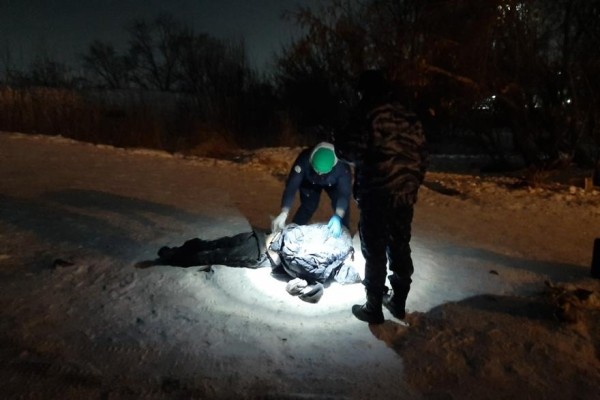 В Кургане во дворе дома обнаружили труп мужчины