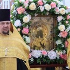 
											Губернатор Вадим Шумков принял участие в литургии перед крестным ходом с чудотворной Феодоровской иконой									
