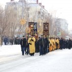 
											Губернатор Вадим Шумков принял участие в литургии перед крестным ходом с чудотворной Феодоровской иконой									