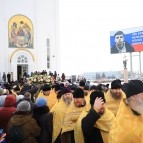 
											Губернатор Вадим Шумков принял участие в литургии перед крестным ходом с чудотворной Феодоровской иконой									