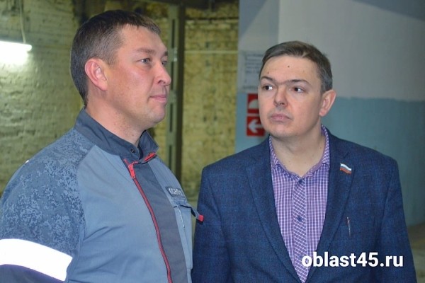 Дмитрий Медведев наградил топ-менеджера курганского завода Дмитрий Медведев наградил топ-менеджера курганского завода