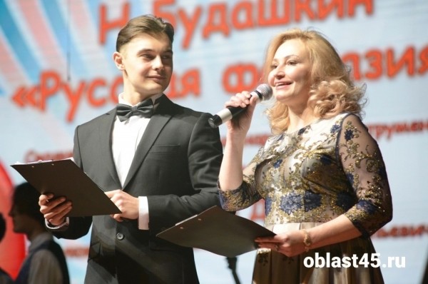 В Кургане школа искусств № 4 отмечает две пятерки 