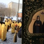 
											Губернатор Вадим Шумков принял участие в литургии перед крестным ходом с чудотворной Феодоровской иконой									